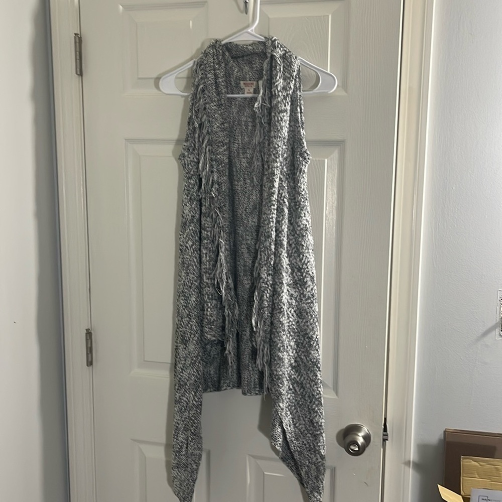 Mossimo Supply Co.women's sleeveless knit cape with fringe trim , size S